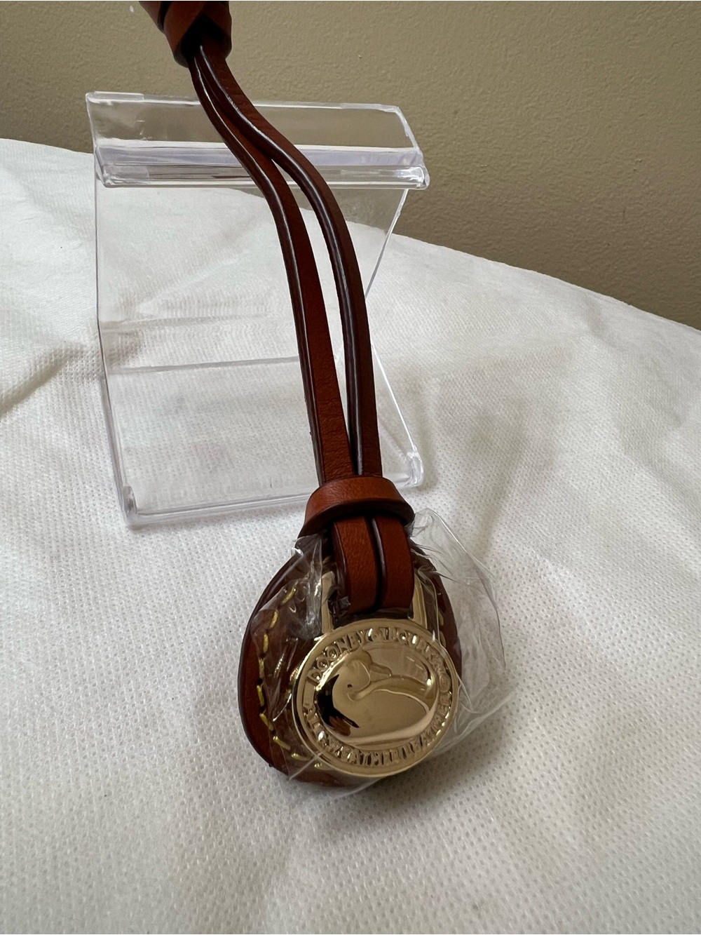 Dooney & Bourke Gold Duck HangTag New - Picture 2 of 6